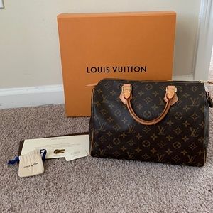 Great condition Authentic Louis Vuitton Speedy 30. Only carried a few times.